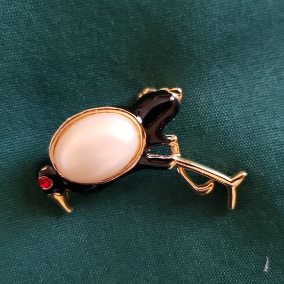 Jewelry - Cute Bird Pin